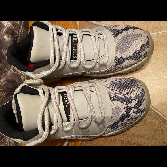 Jordan 11 - Picture 2 of 5